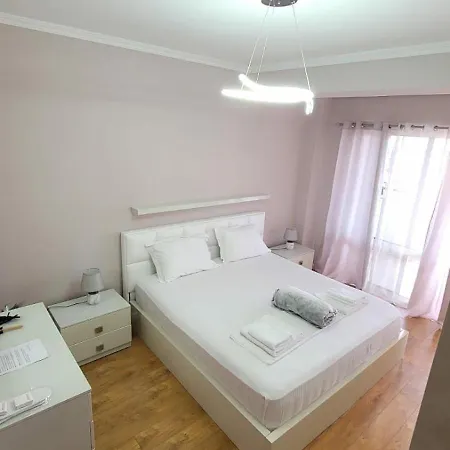 Bazaar's Eye, 3br, Central, Free Parking, Large Terrace 地拉那