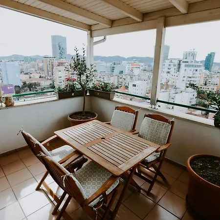 Bazaar's Eye, 3br, Central, Free Parking, Large Terrace 地拉那