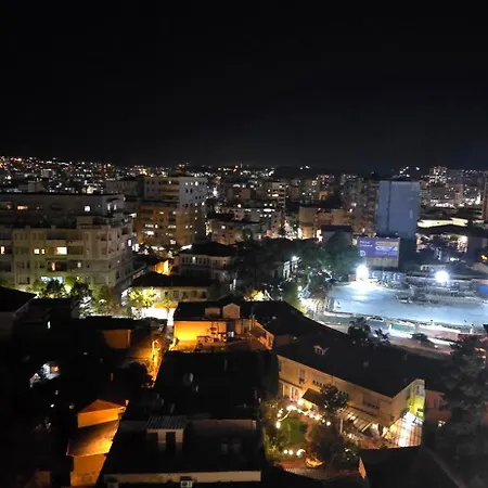Bazaar's Eye, 3br, Central, Free Parking, Large Terrace * 地拉那