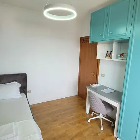 Bazaar's Eye Free Parking Spacious Tarrace ティラナ