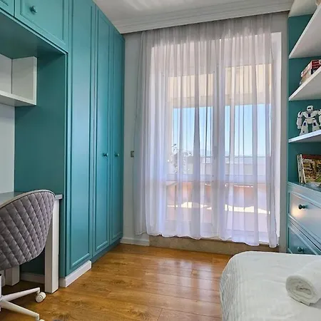 Bazaar's Eye Free Parking Spacious Tarrace Apartment Tirana
