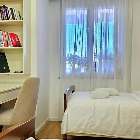 Bazaar's Eye Free Parking Spacious Tarrace Apartment Tirana