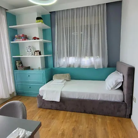 アパート Bazaar's Eye Free Parking Spacious Tarrace ティラナ