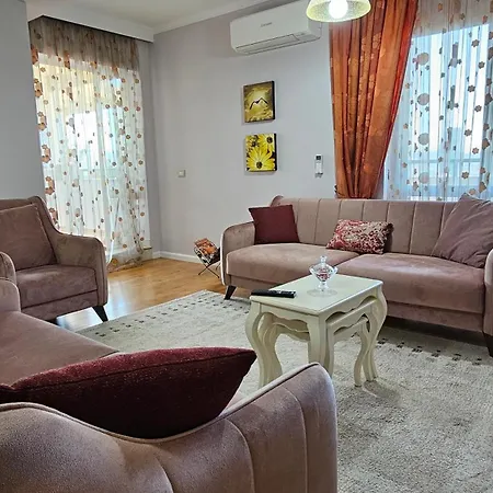 Bazaar's Eye, 3br, Central, Free Parking, Large Terrace Appartement Tirana