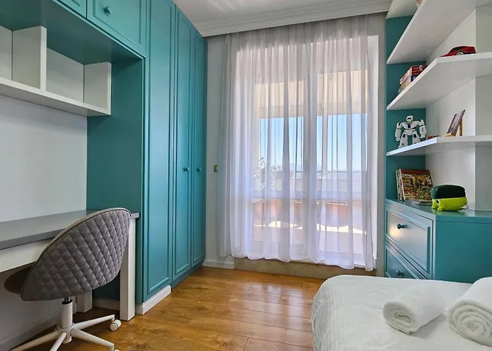 Bazaar's Eye Free Parking Spacious Tarrace Appartamento Tirana