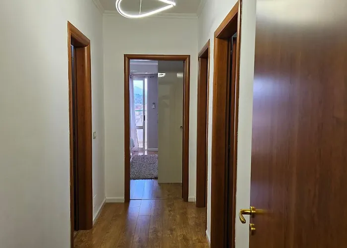 Bazaar's Eye Free Parking Spacious Tarrace * Tirana